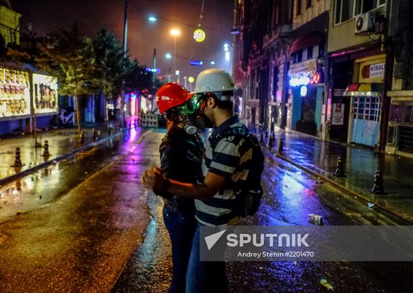 Protesters clash with police in Turkey