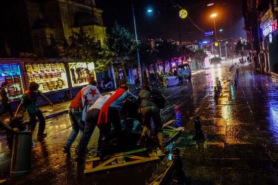Protesters clash with police in Turkey