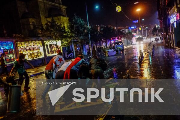 Protesters clash with police in Turkey