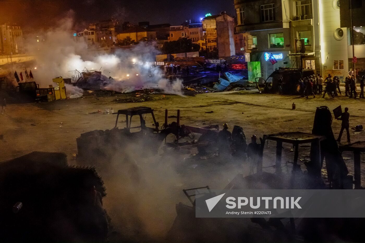 Protesters clash with police in Turkey