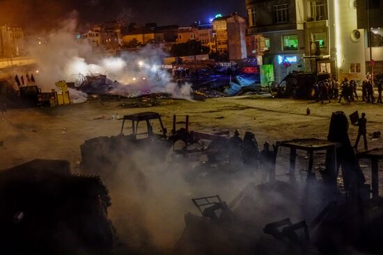 Protesters clash with police in Turkey