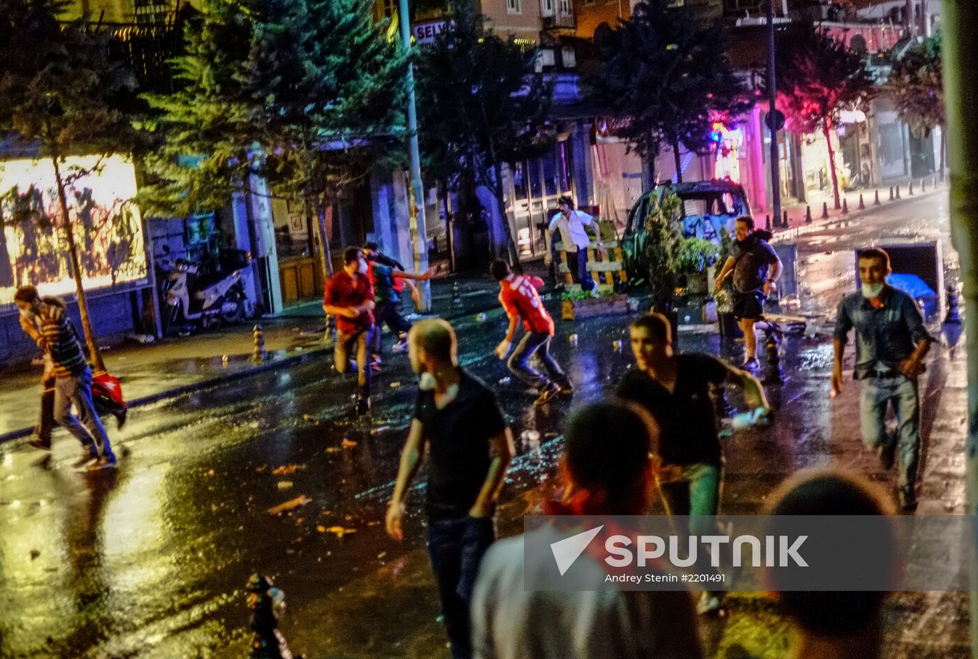 Protesters clash with police in Turkey