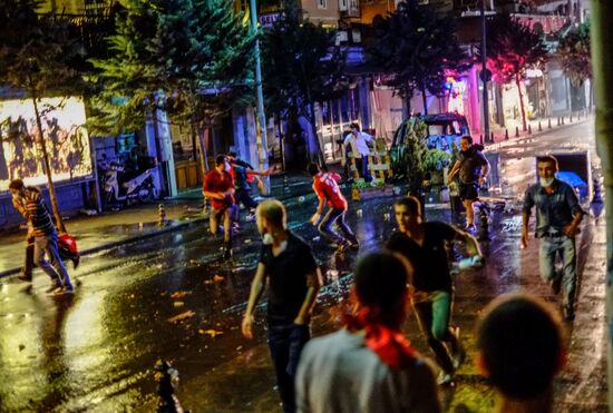 Protesters clash with police in Turkey