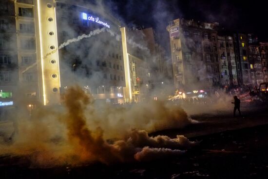 Protesters clash with police in Turkey