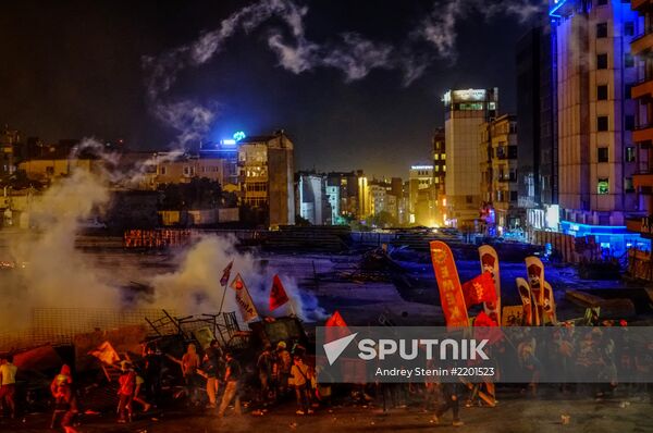 Protesters clash with police in Turkey