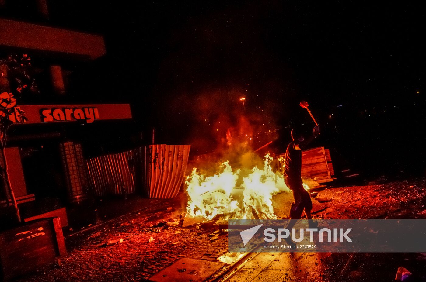 Protesters clash with police in Turkey