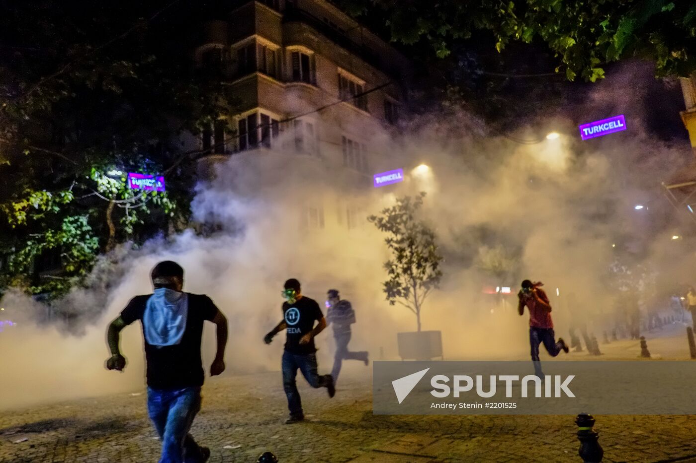 Protesters clash with police in Turkey