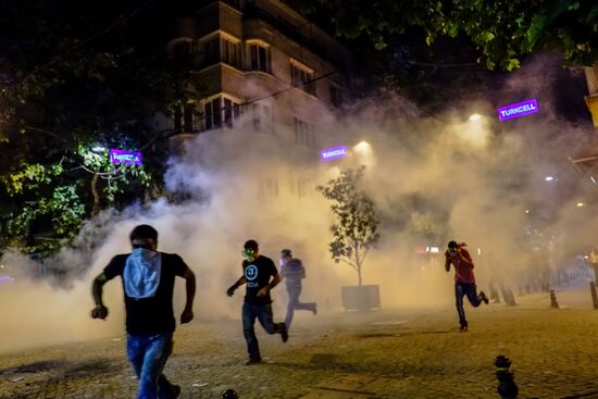 Protesters clash with police in Turkey