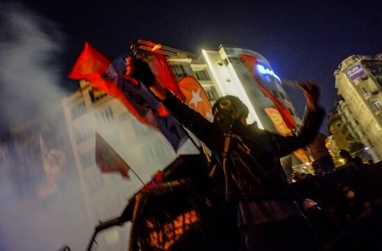 Protesters clash with police in Turkey