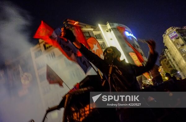 Protesters clash with police in Turkey