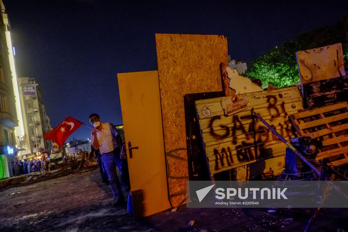 Protesters clash with police in Turkey