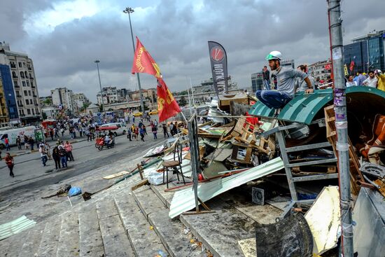 Protesters clash with police in Turkey