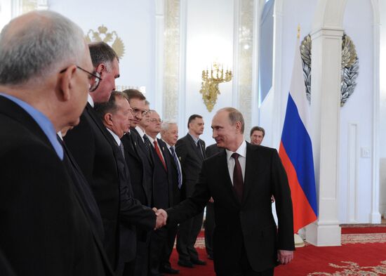 Vladimir Putin presents state awards