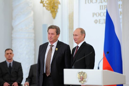 Vladimir Putin presents state awards