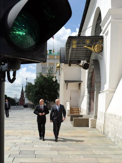 Vladimir Putin presents state awards