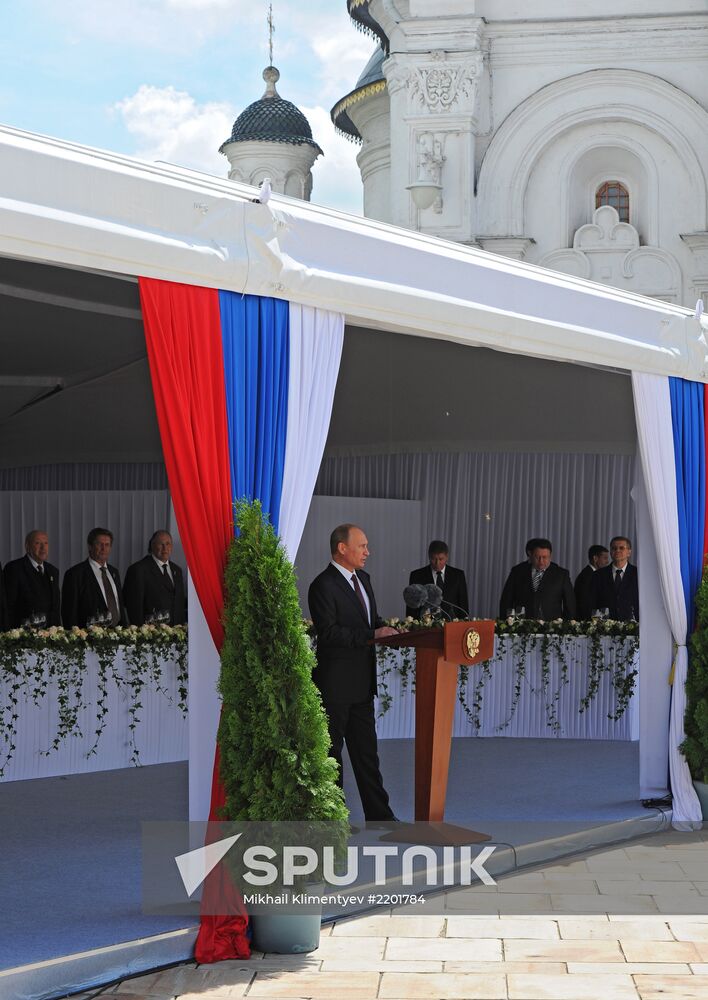 Vladimir Putin presents state awards