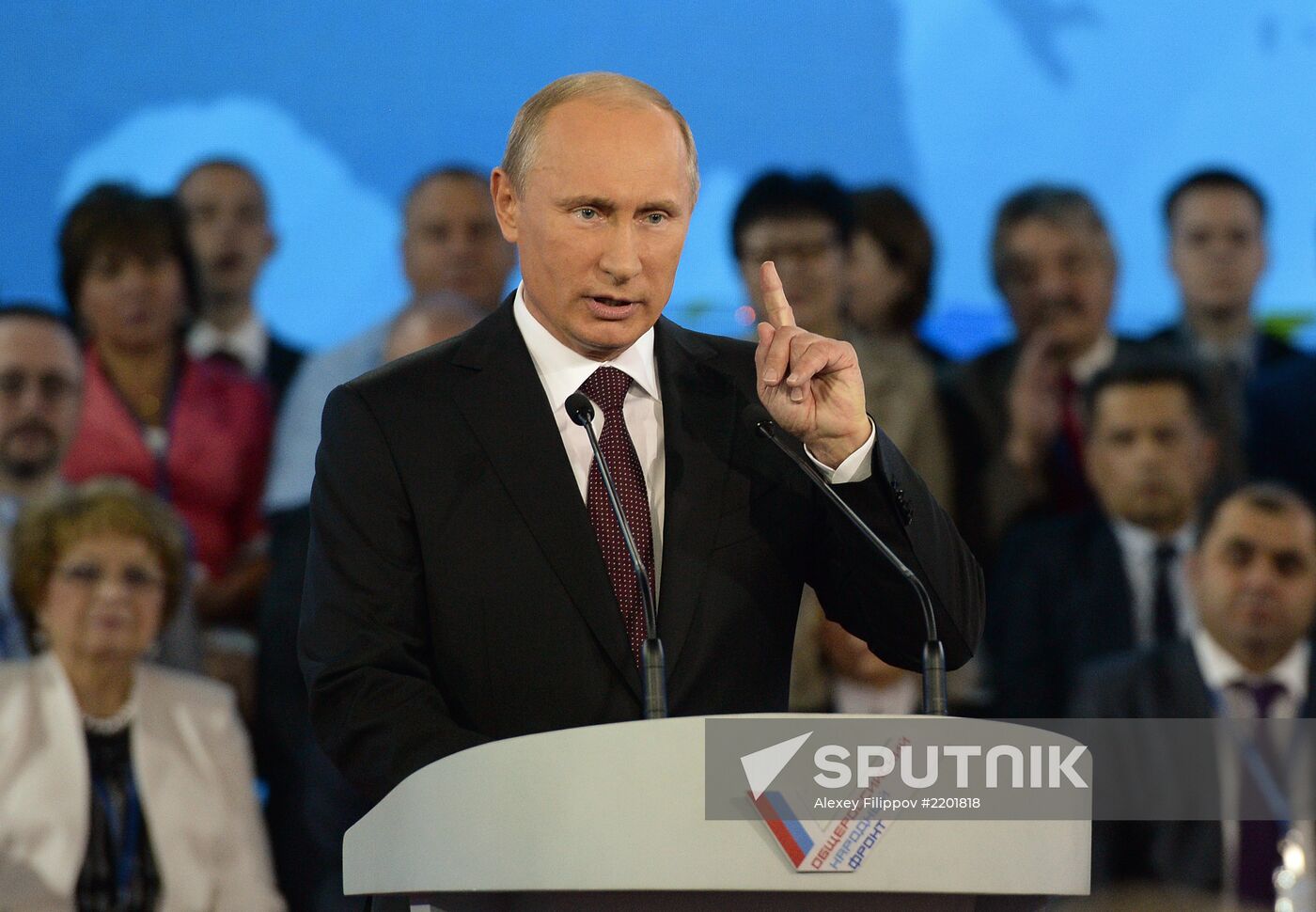 Putin takes part in founding congress of Russian Popular Front