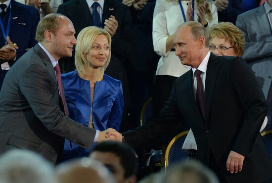 Putin takes part in founding congress of Russian Popular Front
