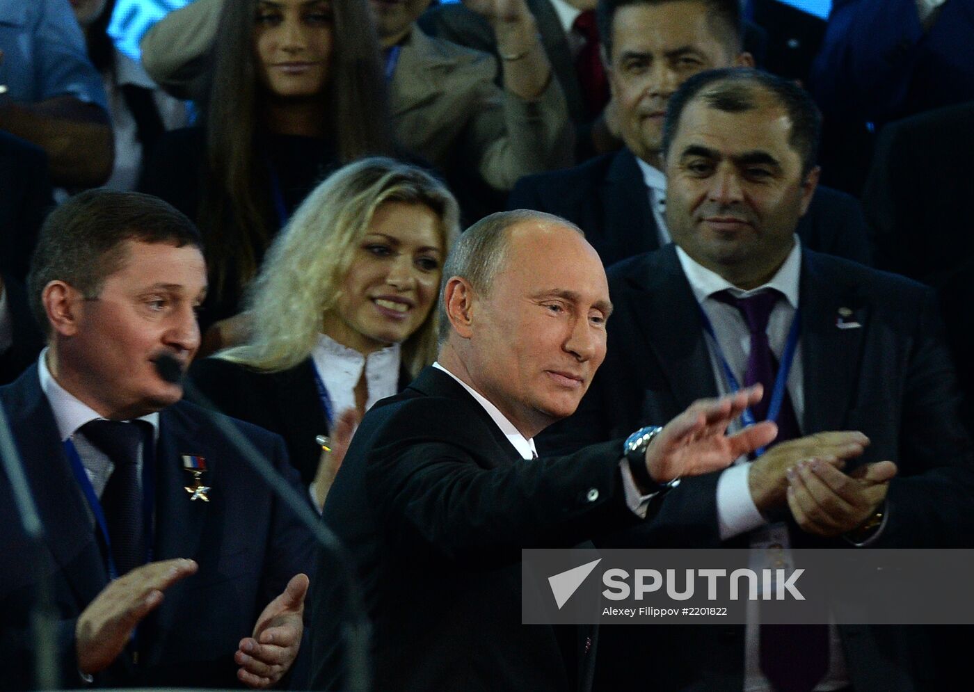 Putin takes part in founding congress of Russian Popular Front