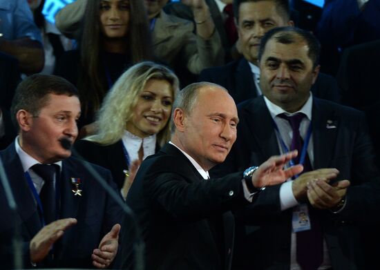 Putin takes part in founding congress of Russian Popular Front