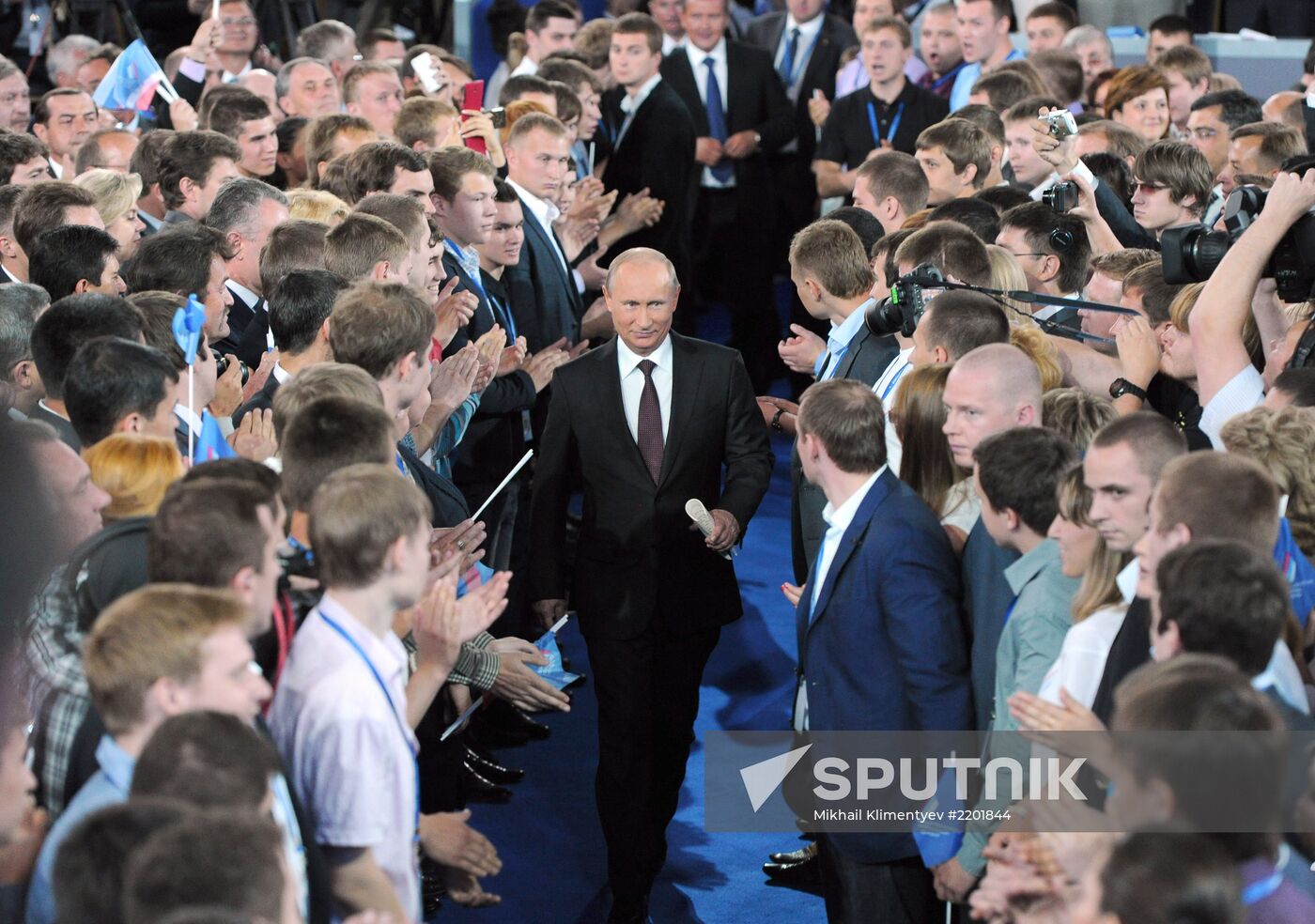 Putin takes part in founding congress of Russian Popular Front