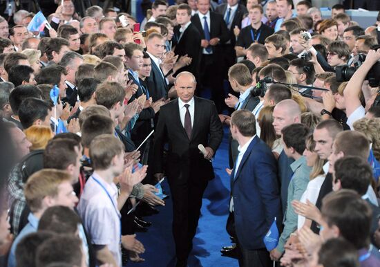Putin takes part in founding congress of Russian Popular Front