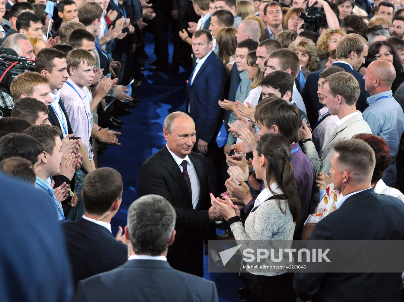 Putin takes part in founding congress of Russian Popular Front