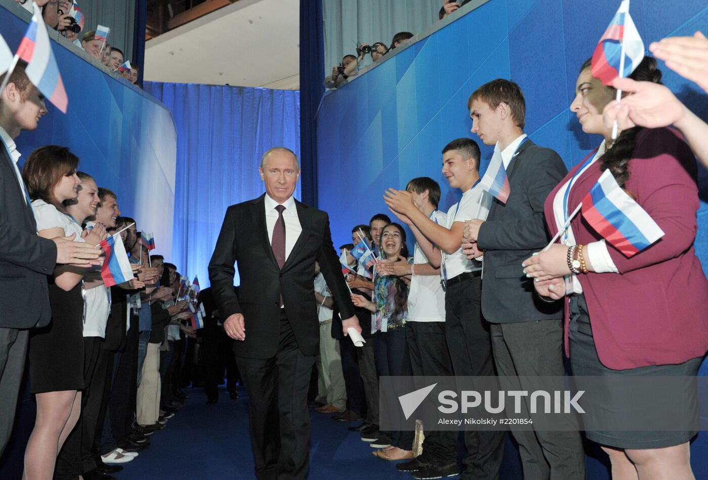 Putin takes part in founding congress of Russian Popular Front