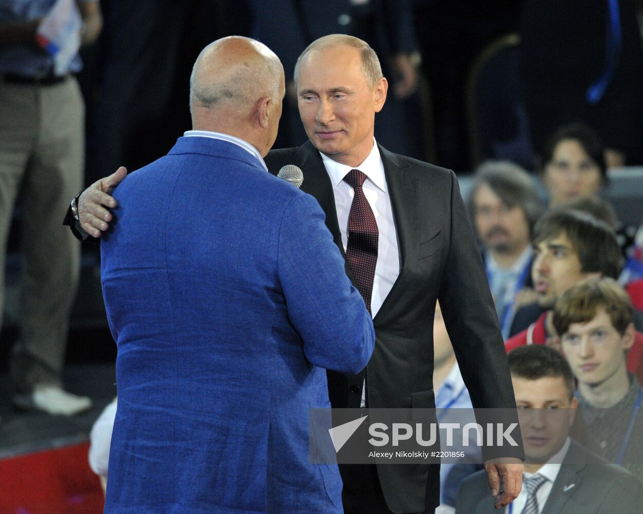 Putin takes part in founding congress of Russian Popular Front