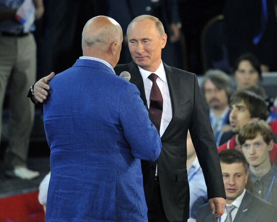 Putin takes part in founding congress of Russian Popular Front