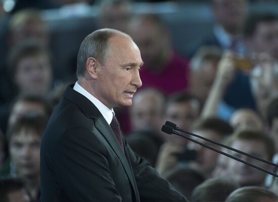Putin takes part in founding congress of Russian Popular Front