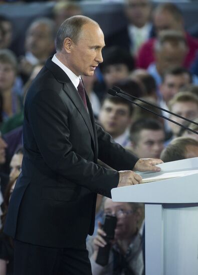 Putin takes part in founding congress of Russian Popular Front