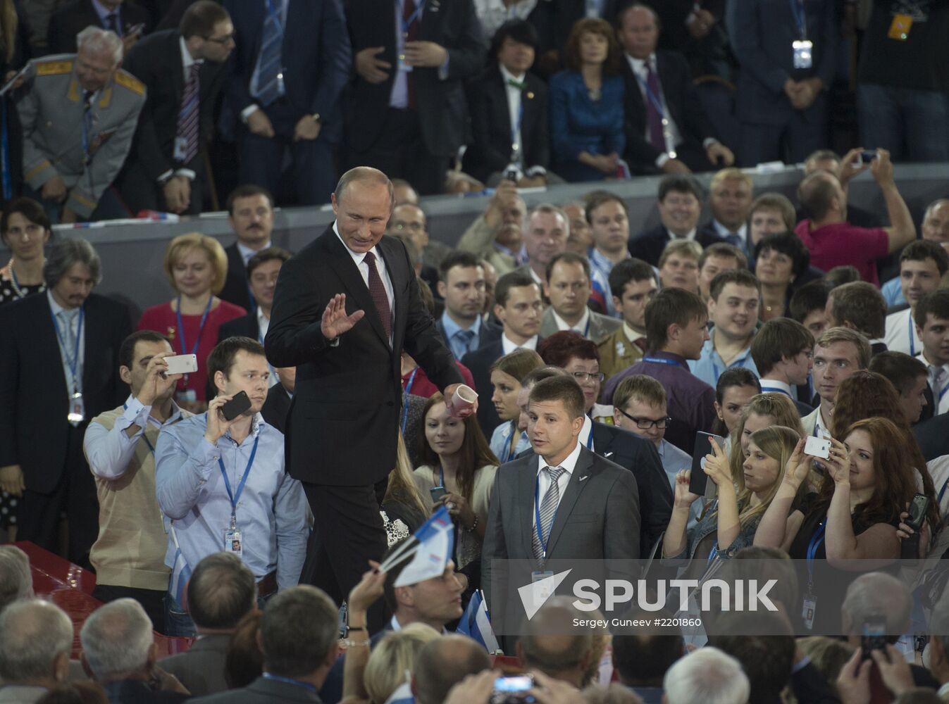 Putin takes part in founding congress of Russian Popular Front