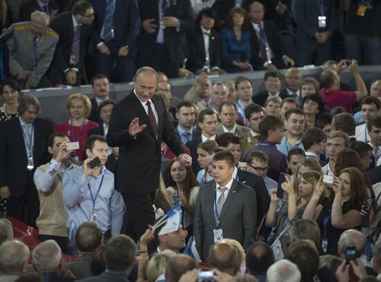 Putin takes part in founding congress of Russian Popular Front
