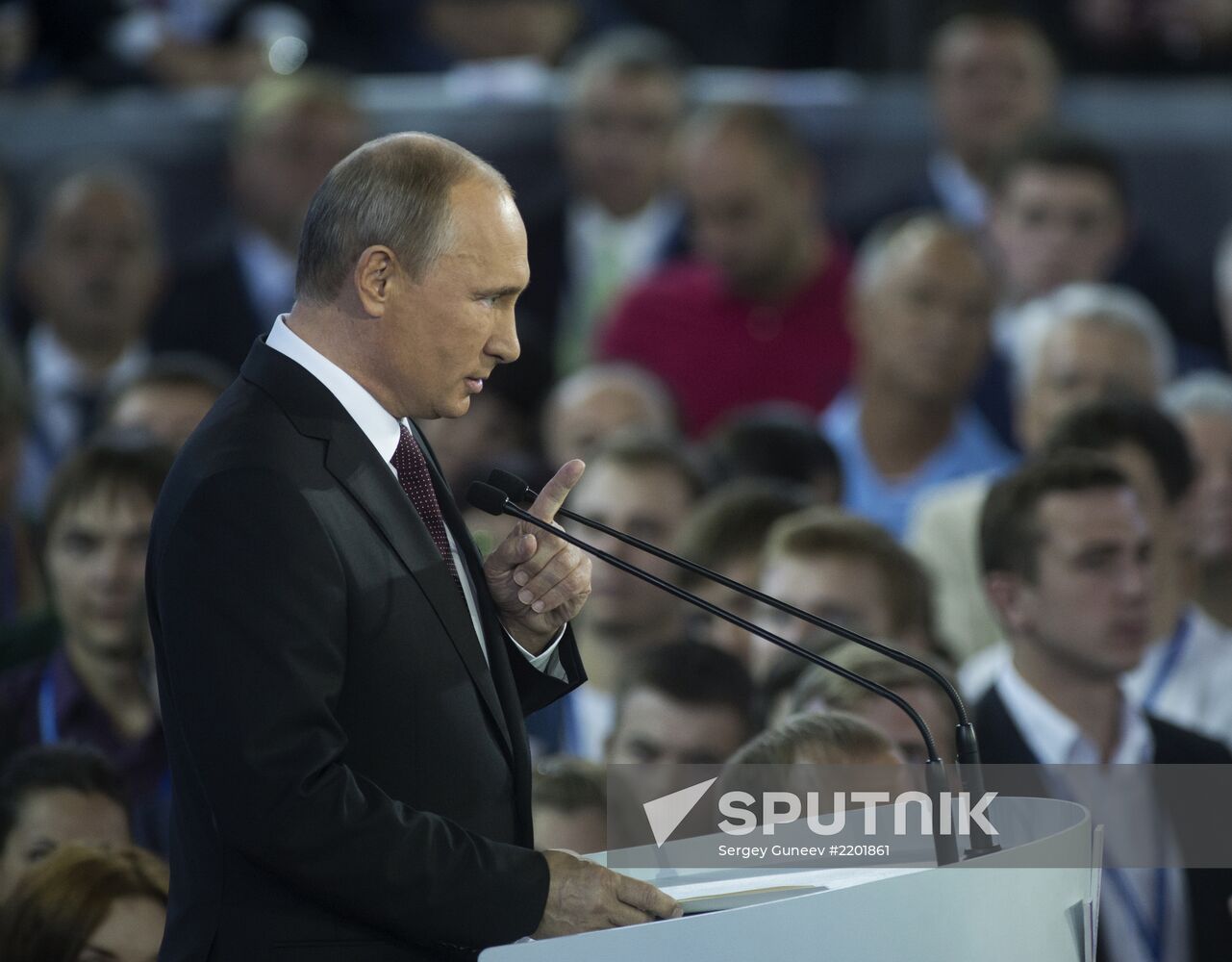 Putin takes part in founding congress of Russian Popular Front
