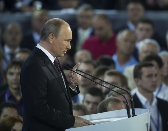 Putin takes part in founding congress of Russian Popular Front