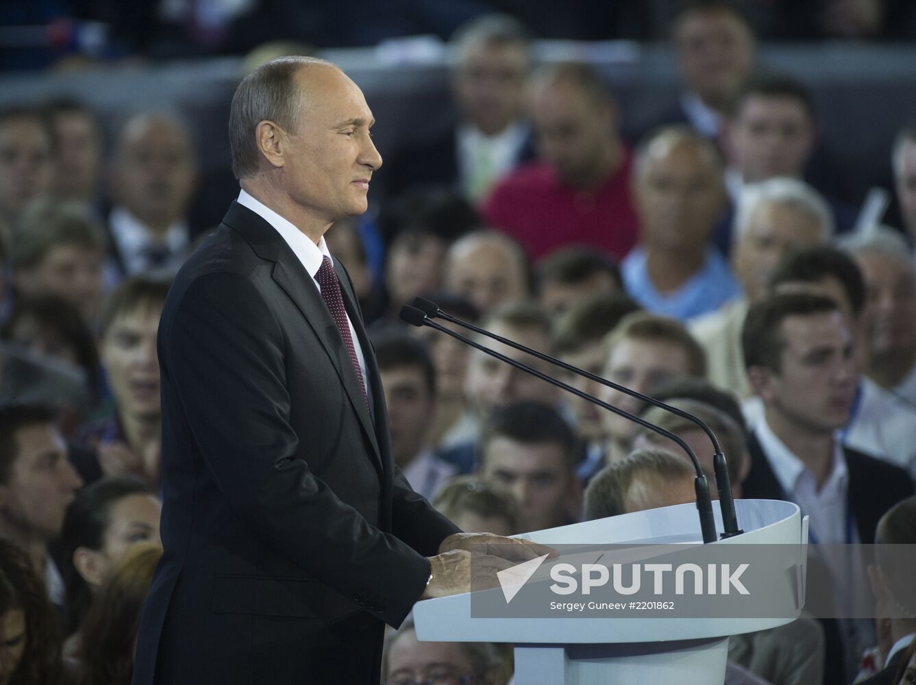 Putin takes part in founding congress of Russian Popular Front