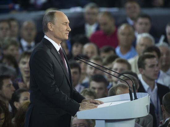 Putin takes part in founding congress of Russian Popular Front