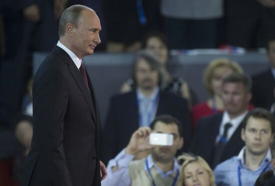 Putin takes part in founding congress of Russian Popular Front