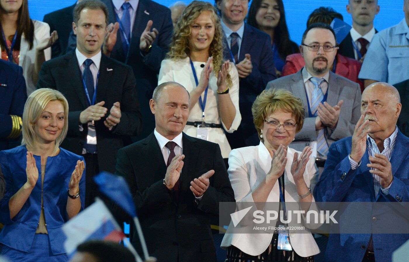 Putin takes part in founding congress of Russian Popular Front