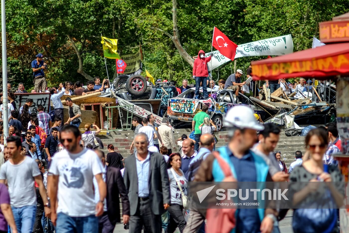 Protesters clash with police in Turkey