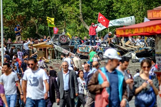 Protesters clash with police in Turkey