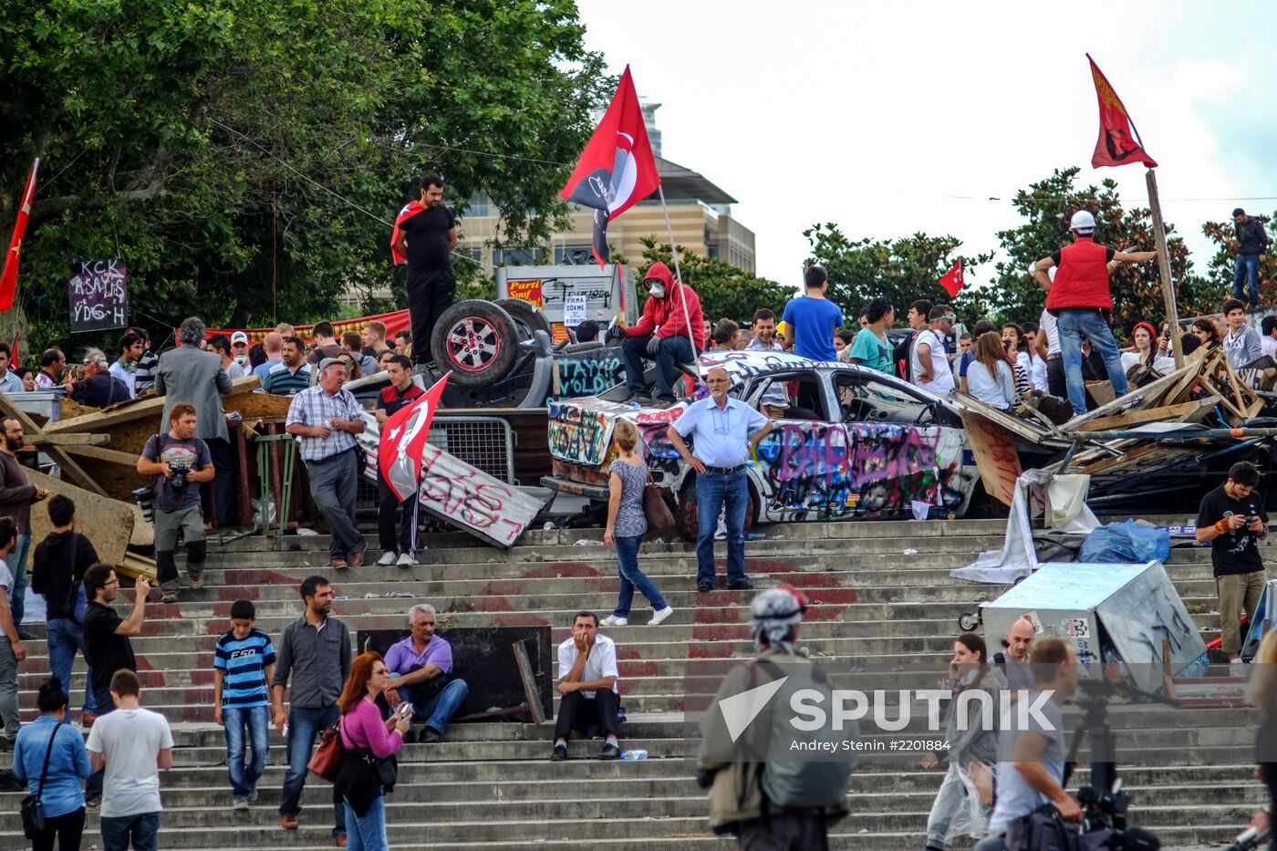 Protesters clash with police in Turkey