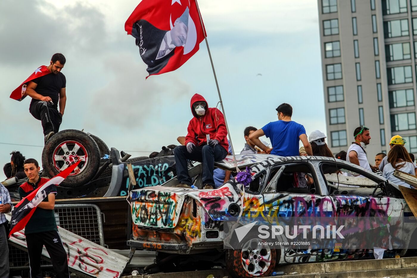 Protesters clash with police in Turkey