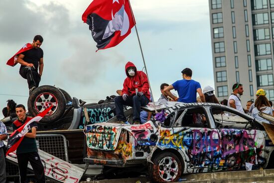 Protesters clash with police in Turkey