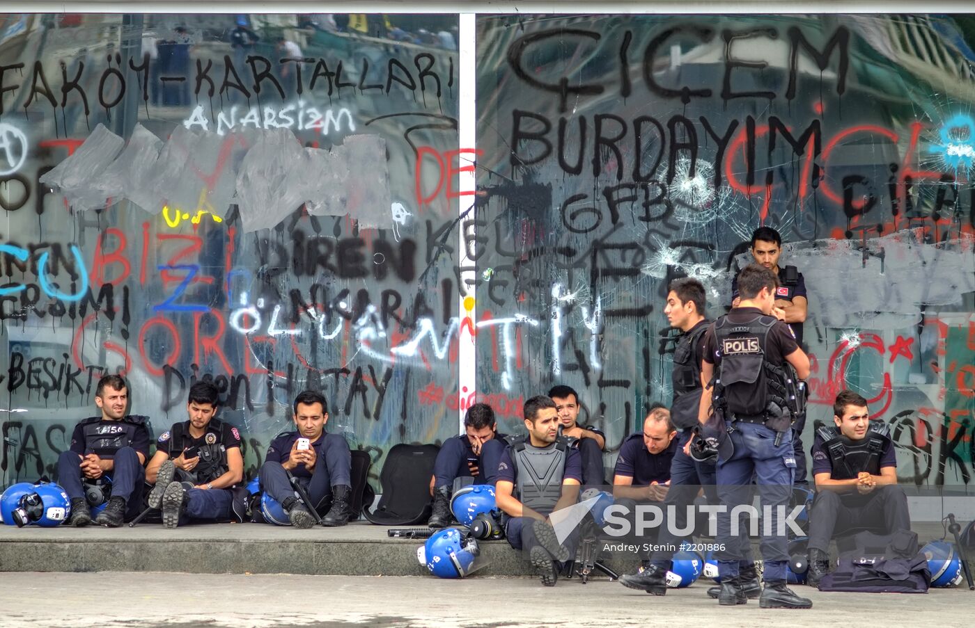 Protesters clash with police in Turkey