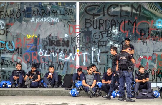 Protesters clash with police in Turkey