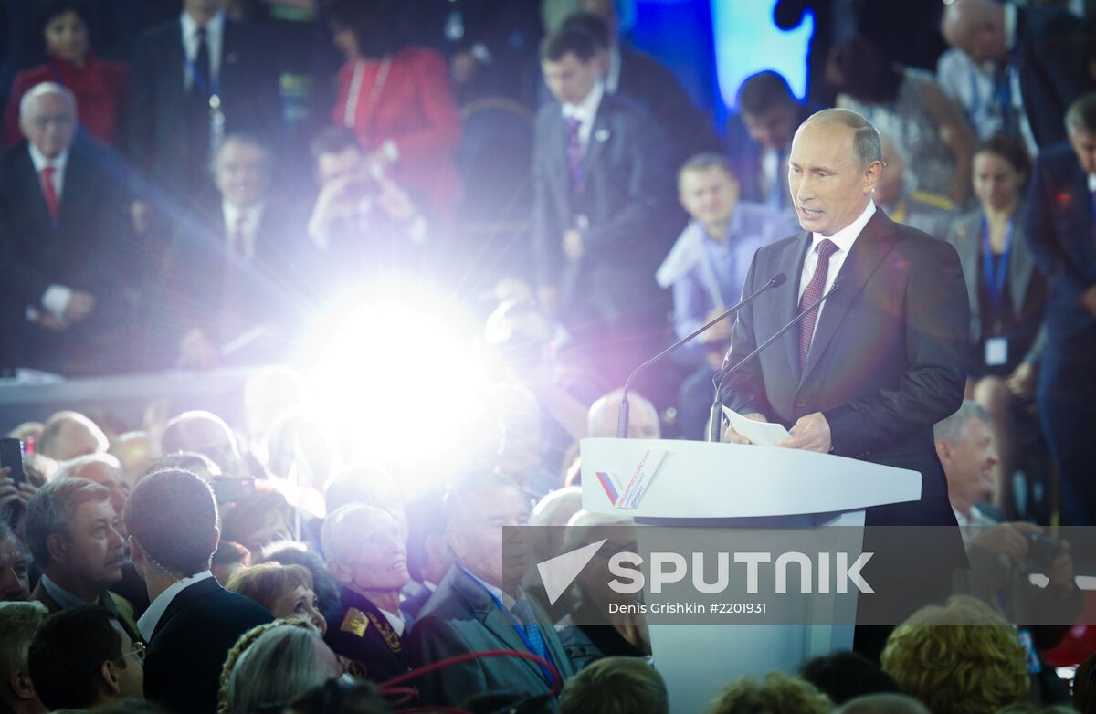 Putin takes part in founding congress of Russian Popular Front