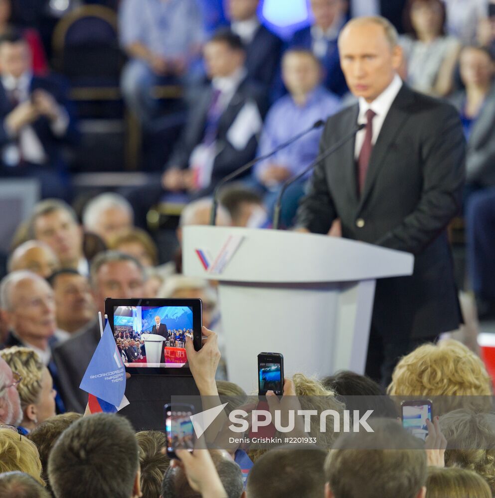Putin takes part in founding congress of Russian Popular Front