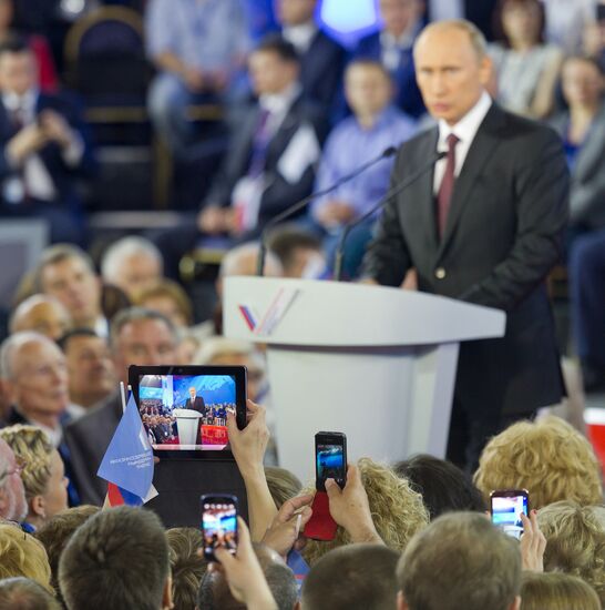 Putin takes part in founding congress of Russian Popular Front